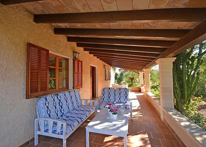 In Near Cala San Vicenc Dom wakacyjny